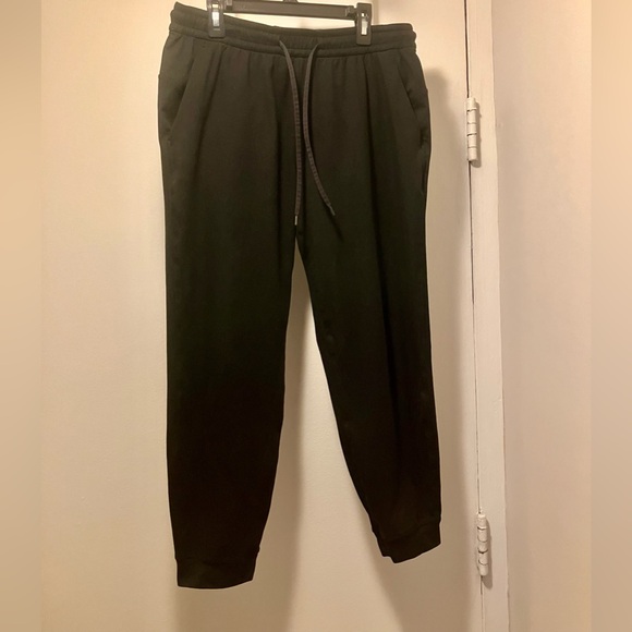 Lululemon Soft Jersey Classic-Fit Mid-
Rise Jogger - Picture 7 of 9